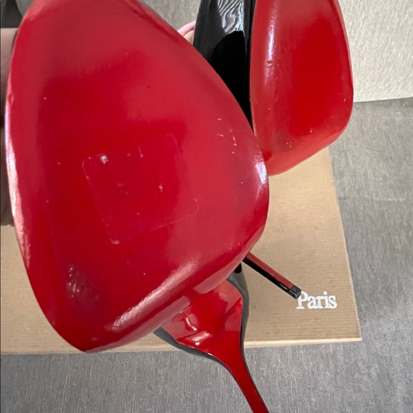 Privé Open Toe Pump
CHRISTIAN LOUBOUTIN - Picture 4 of 8